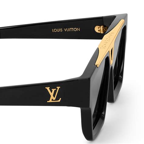 1.1 evidence sunglasses